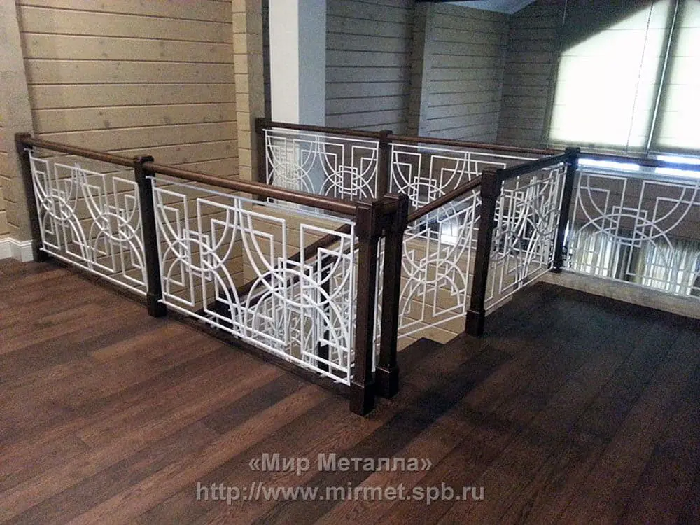 Кованое лестничное ограждение в частном доме