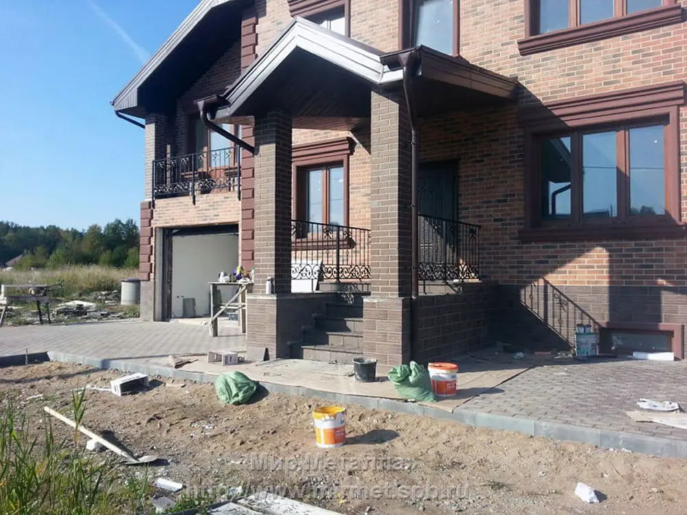 Различные ограждения в частном доме