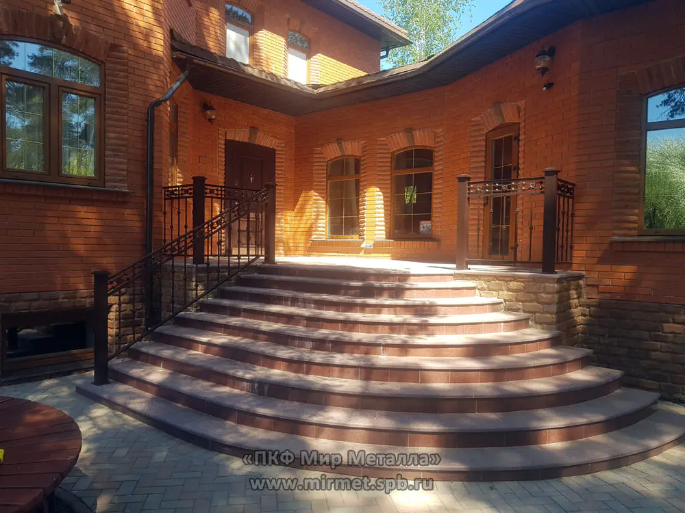 Перила на крыльце