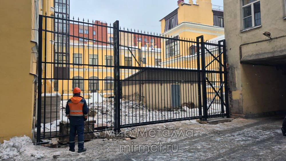 Кованые откатные ворота